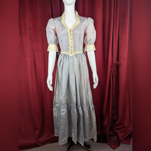 Gunne Sax Dresses & Skirts - Vintage 80's Gunne Sax by Jessica McClintock Silver Gray Taffeta & Cream Dress